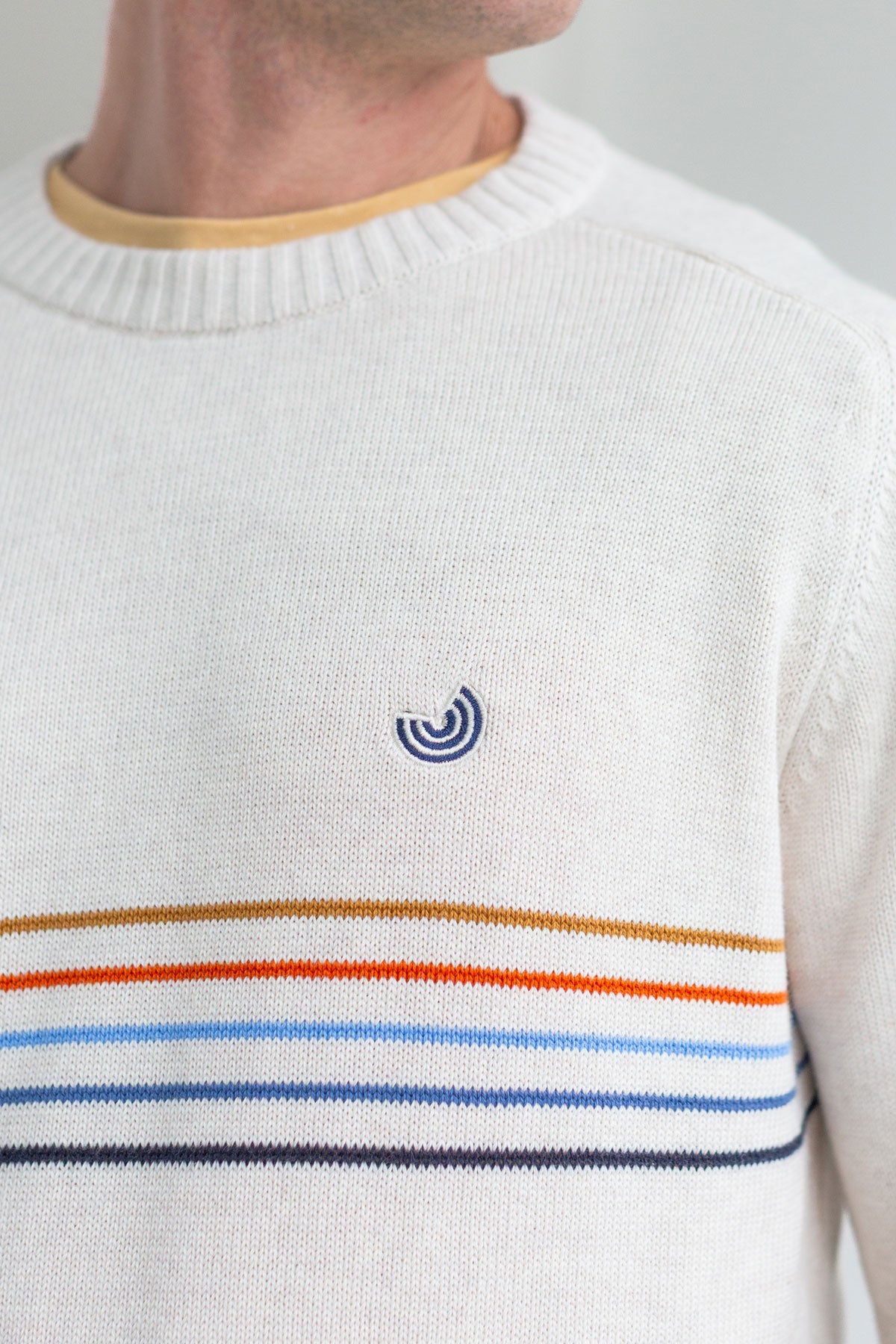 Ecru jersey knit men detail front