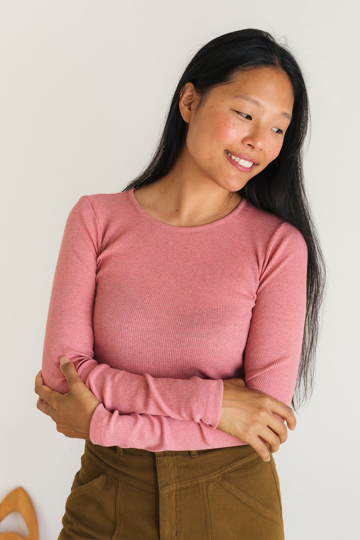meta-hover, basic pink top in soft ribbed fabric