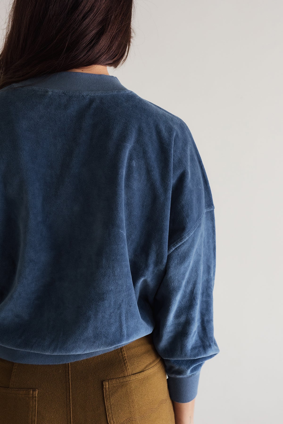 Sustainable unisex velvet pullover