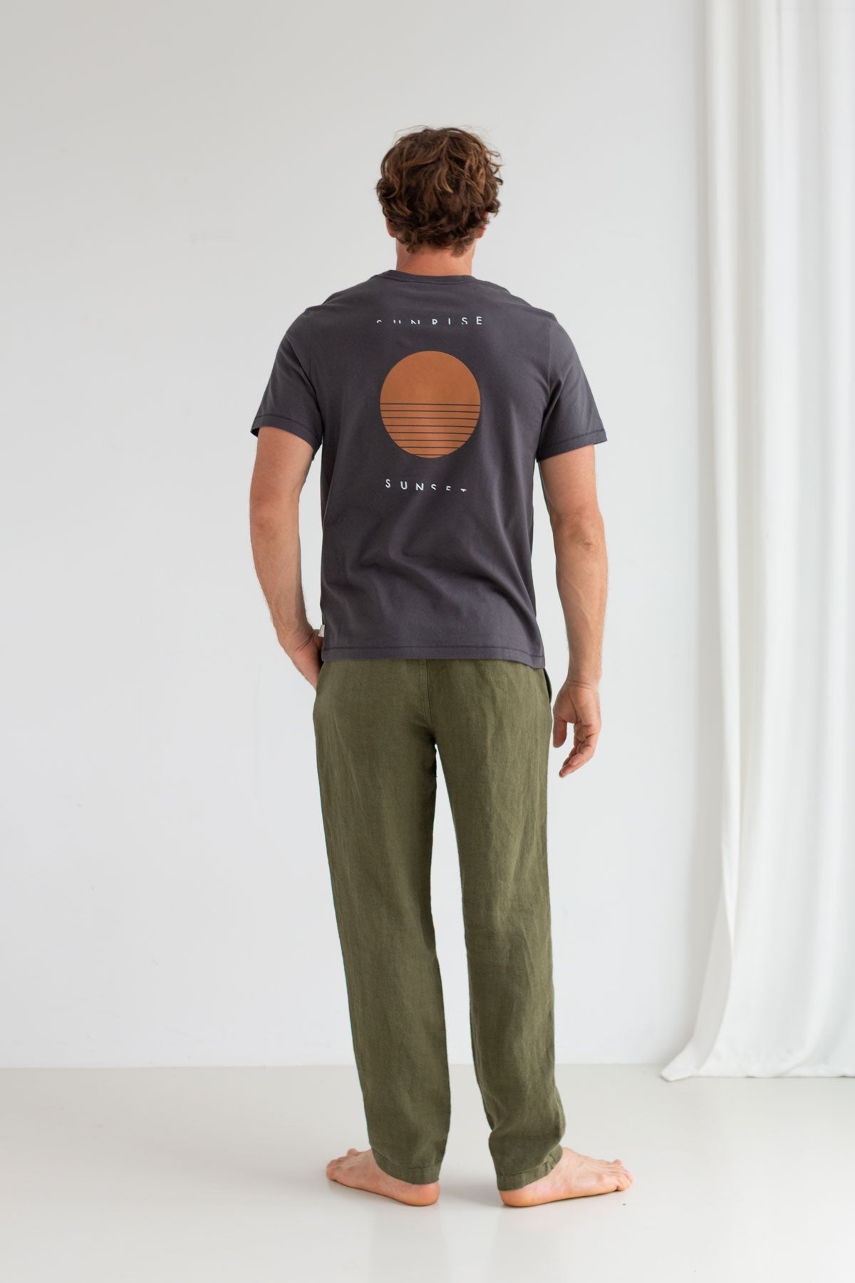Dark sand roundneck t-shirt men green pants total look