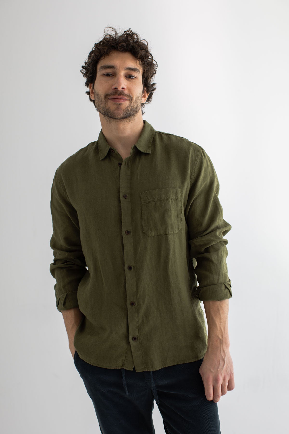 Codium green linen shirt men navy pants wear view front