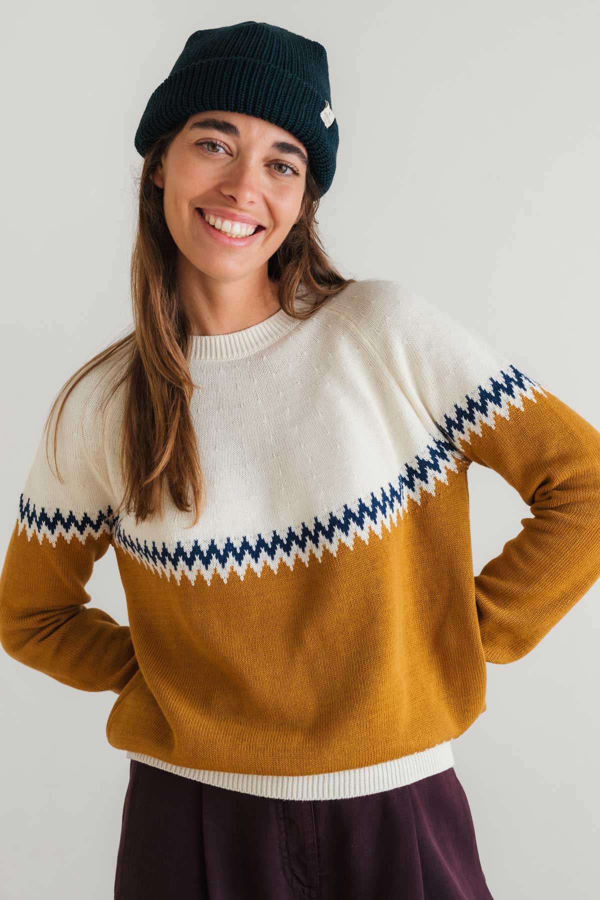 Terracotta organic cotton knit women black beanie wear view front
