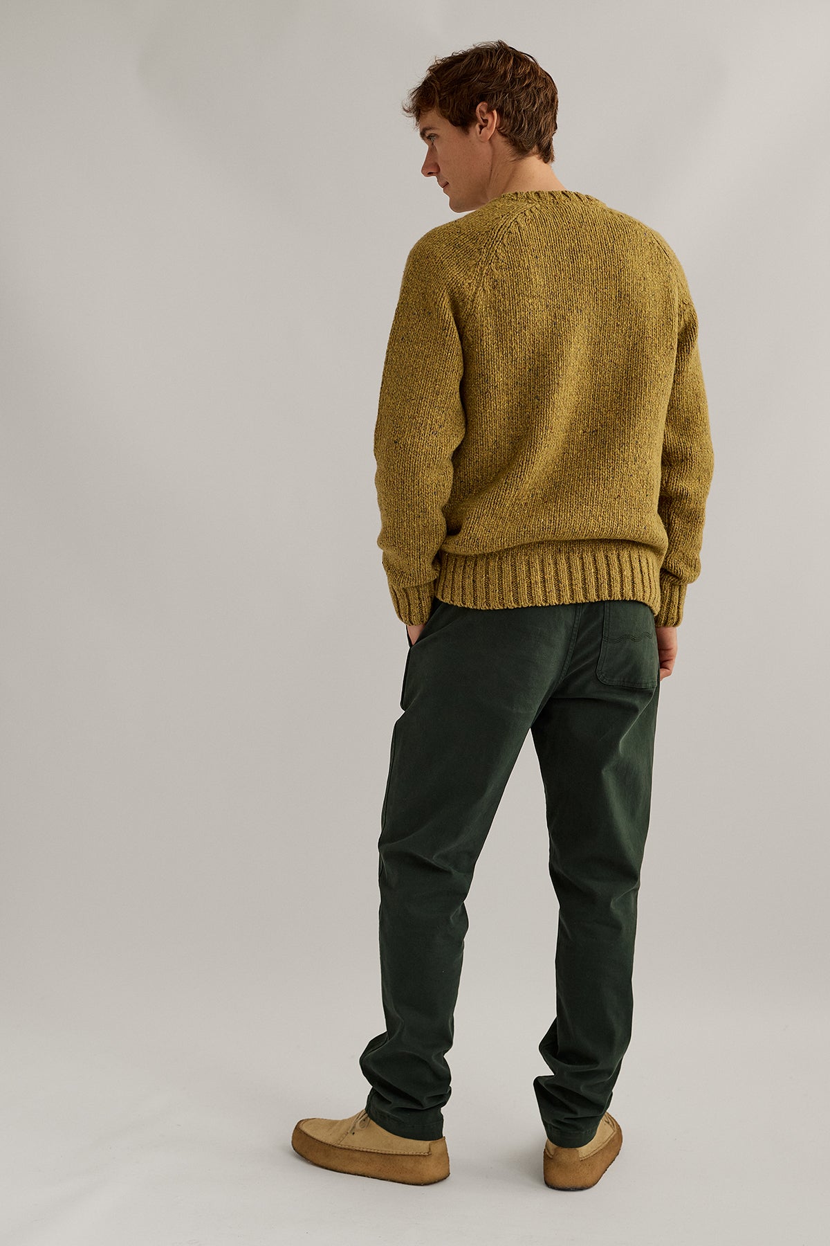 warm men’s green knit with colourful neps